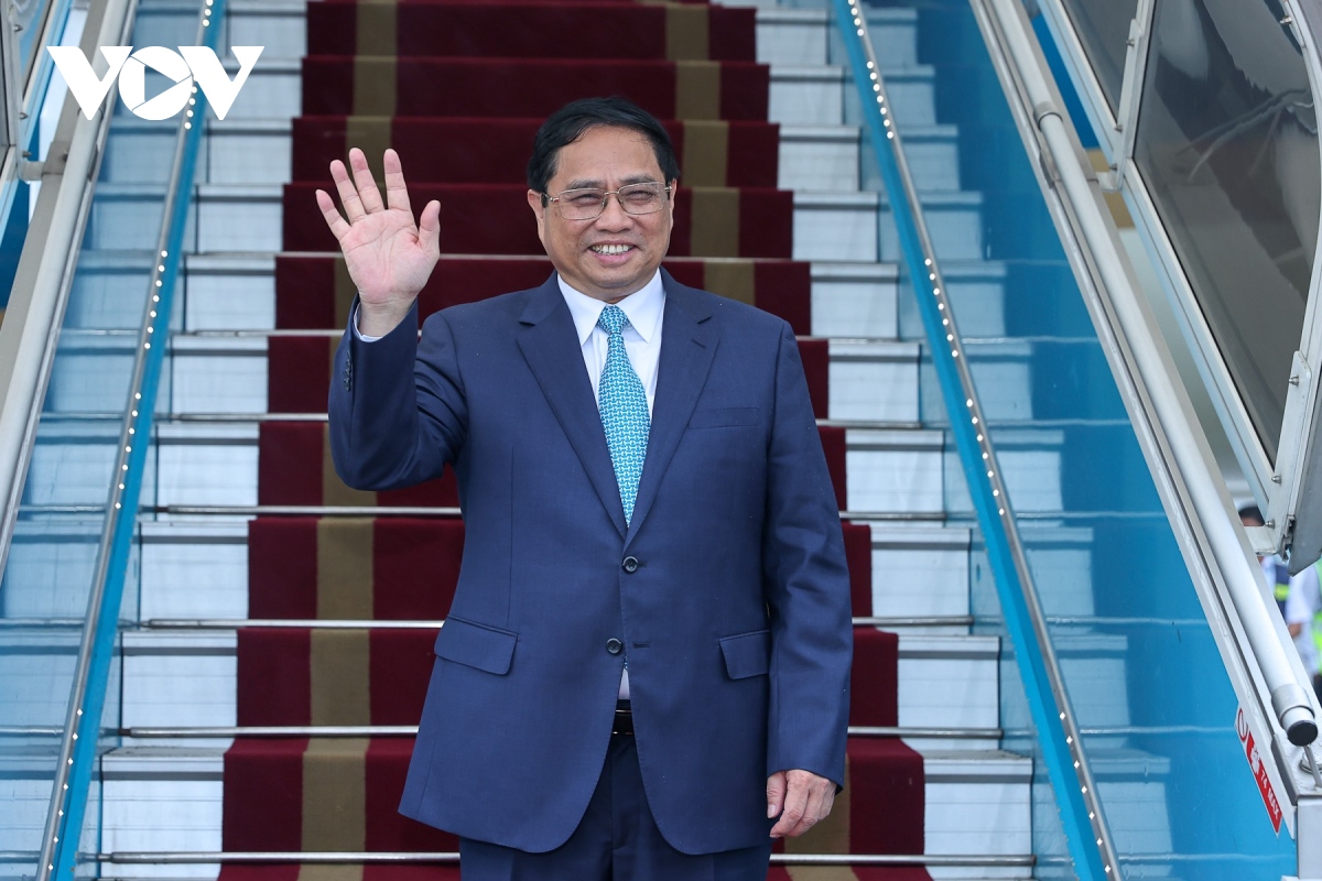 Thủ tướng lên đường dự hội nghị cấp cao ASEAN lần thứ 43